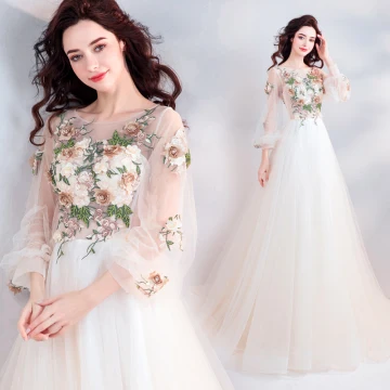 Élégant Champagne Robe De Bal 2019 Princesse Encolure Dégagée Perlage En Dentelle Fleur Appliques Manches Longues Dos Nu Tribunal Train Robe De Ceremonie