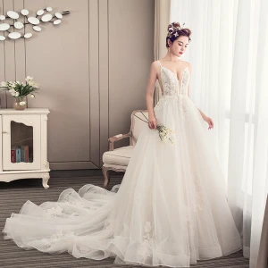 Elegante Champagner Brautkleider Hochzeitskleider 2019 A Linie Spaghettiträger Perlenstickerei Spitze Blumen Ärmellos Rückenfreies Kathedrale Schleppe