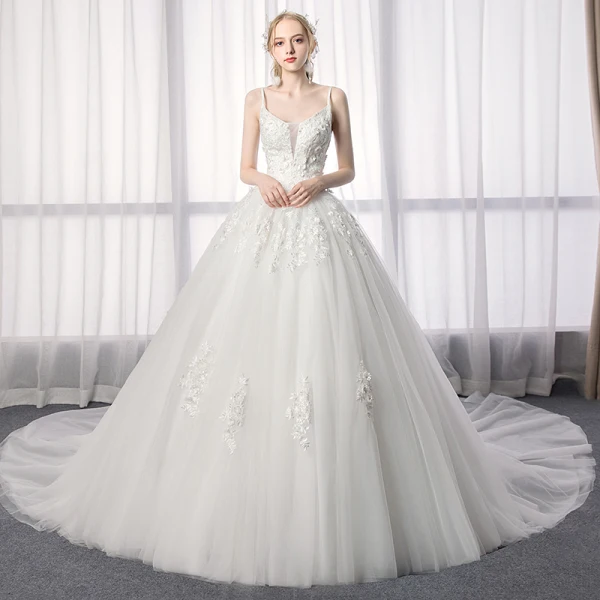 Élégant Ivoire Robe De Mariée 2019 Princesse Bretelles Spaghetti En Dentelle Fleur Sans Manches Dos Nu Royal Train