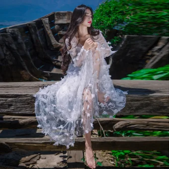 Illusion Blanche Voyage De Noces Robes Longues 2019 Princesse V Cou Appliques Manches Longues Train De Balayage Vêtements Femme