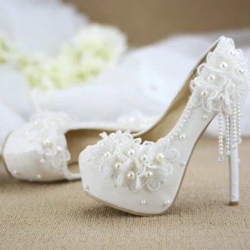 Chic Beautiful Ivory Wedding Shoes 2019 Appliques Pearl Tassel 14 Cm Stiletto Heels Round Toe Wedding Pumps