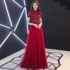 Chic / Beautiful Burgundy Prom Dresses 2019 A-Line / Princess Scoop Neck Lace Flower Appliques Pearl Rhinestone Short Sleeve Floor-Length / Long Formal Dresses