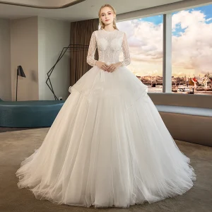 Audrey Hepburn Stil Elfenben Bröllopsklänningar 2019 Balklänning Urringning Beading Spets Blomma Pärla Långärmad Chapel Train