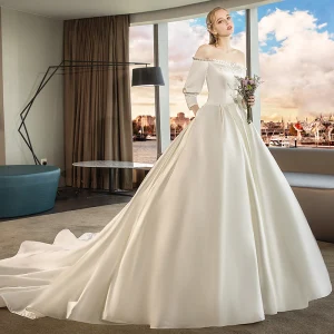 Eenvoudige Ivoor Trouwjurken 2019 A Lijn Uit De Schouder 3 4 Mouwen Ruglooze Cathedral Train