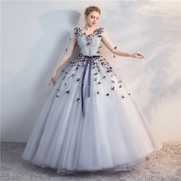 Chic / Beautiful Grey Quinceañera Prom Dresses 2018 Ball Gown Lace Appliques Bow V-Neck Backless Sleeveless Floor-Length / Long Formal Dresses