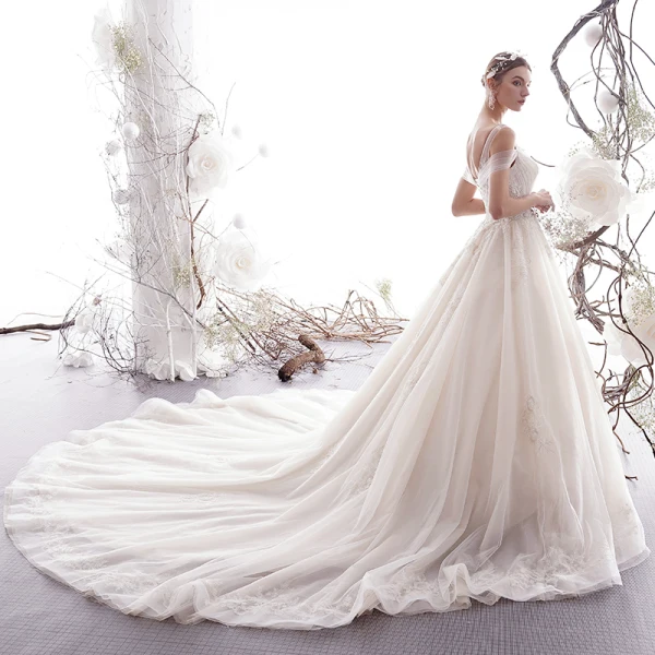 Élégant Champagne Robe De Mariée 2019 Princesse Encolure Dégagée Perlage En Dentelle Fleur Sans Manches Dos Nu Cathedral Train