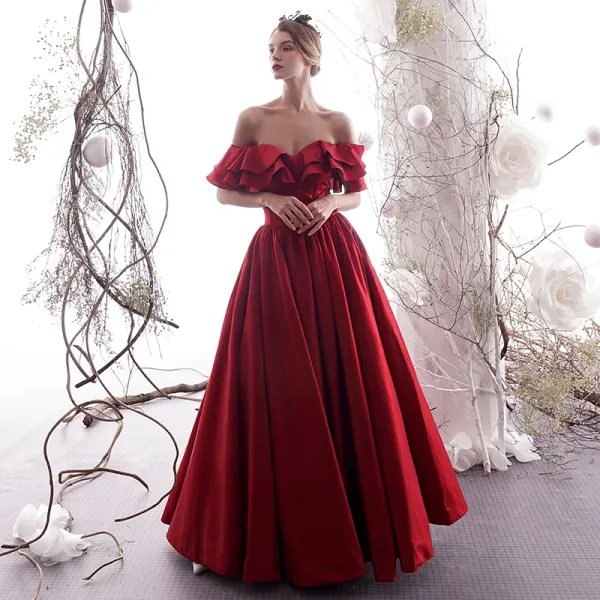 Elegant Bourgogne Selskabskjoler 2019 Prinsesse Off-The-Shoulder Flæse Kort Ærme Halterneck Lange Kjoler