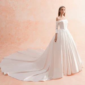 Simple Ivoire Hiver Robe De Mariée 2019 Princesse De L Épaule 3 4 Manches Dos Nu Royal Train