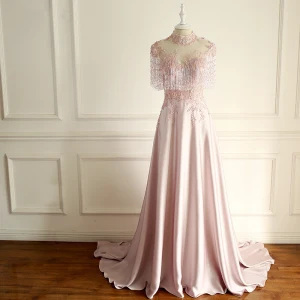 Lyx Pärla Rosa Aftonklänningar 2018 Prinsessa Handgjort Beading Tassel Kristall Paljetter Appliqués Urringning Halterneck Korta Ärm Domstol Tåg Formella Klänningar