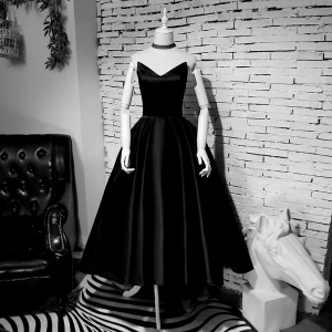 Modest Simple Black Asymmetrical Prom Dresses 2019 A Line Princess Strapless Sleeveless Backless Formal Dresses