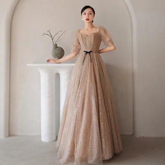 Charmant Champagne Étoile Paillettes Robe De Bal 2021 Princesse Encolure Carrée Manches Courtes Dos Nu Noeud Longue Robe De Ceremonie