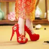 Style Chinois Rouge Chaussure De Mariée 2019 Doré Papillon Fleur Cristal Perle 14 cm Talons Aiguilles À Bout Rond Mariage Escarpins