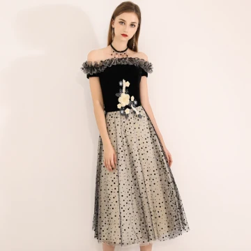 Chic Belle Noire De Retour Robe De Graduation 2019 Princesse De L Épaule Daim Appliques En Dentelle Tachetée Sans Manches Dos Nu Thé Longueur Robe De Ceremonie