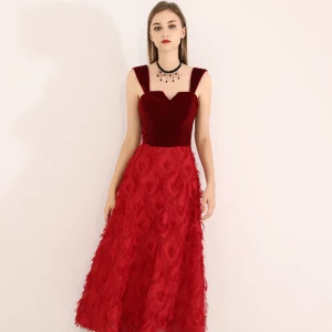 Fine Burgunder Selskapskjoler 2019 Prinsesse Skuldre Suede Dusk Uten Ermer Te Lengde Formelle Kjoler
