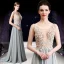 Élégant Gris Robe De Bal 2019 Princesse Encolure Dégagée Perlage Perle Faux Diamant Appliques En Dentelle Fleur Sans Manches Train De Balayage Robe De Ceremonie