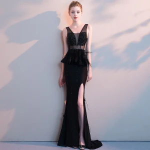 Sexy Noire Robe De Soirée 2019 Trompette Sirène V Cou Perlage Cristal Appliques Gland Sans Manches Dos Nu Asymétrique Robe De Ceremonie