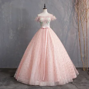 Elegante Pearl Rosa Ballkleider 2019 Ballkleid Off Shoulder Applikationen Spitze Blumen Pailletten Schleife Perle Kurze Ärmel Rückenfreies Lange Festliche Kleider