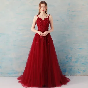 Chic Belle Bordeaux Robe De Soirée 2018 Princesse En Dentelle Appliques Paillettes Bretelles Spaghetti Dos Nu Sans Manches Train De Balayage Robe De Ceremonie