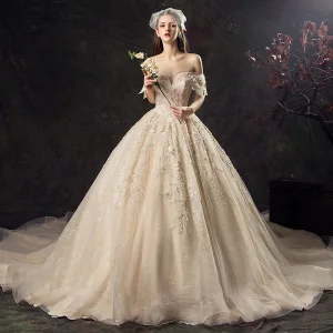 Audrey Hepburn Stijl Champagne Trouwjurken 2019 Baljurk Uit De Schouder Kant Bloem Pailletten Korte Mouwen Ruglooze Royal Train