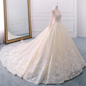 Elegant Champagne Brudekjoler 2018 Ballkjole Blonder Blomst Gjennomsiktig Beading Paljetter Scoop Halsen Langermede Royal Train Bryllup