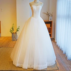 Schlicht Ivory Creme Brautkleider Hochzeitskleider 2019 Ballkleid Bandeau Spitze Ärmellos Rückenfreies Lange