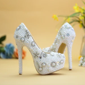Chic Beautiful White Wedding Shoes 2019 Appliques Pearl Rhinestone Crystal 14 Cm Stiletto Heels Round Toe Wedding Pumps