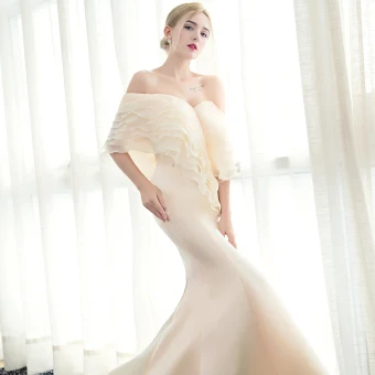 Sexy Couleur Unie Champagne Robe De Soirée 2019 Trompette Sirène De L Épaule Volants Manches Courtes Dos Nu Tribunal Train Robe De Ceremonie