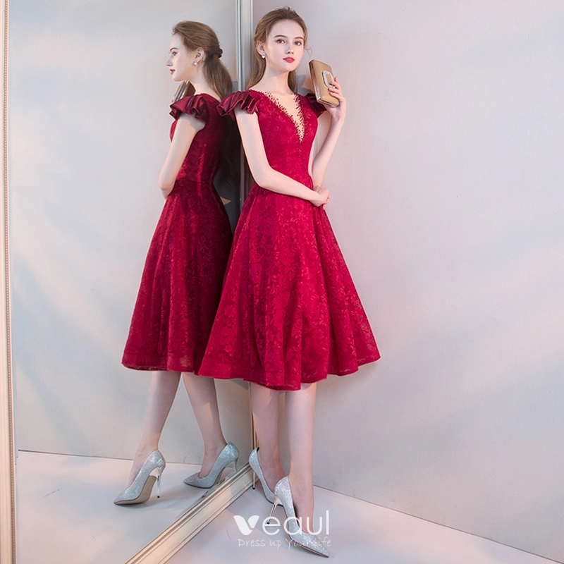 Hermoso Borgona de fiesta Vestidos de graduacion 2019 A Line Princess V cuello Profundo Rebordear Con Encaje Flor Mangas de la tapa Sin Espalda Te De Longitud Vestidos Formales