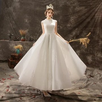 Élégant Couleur Unie Ivoire Robe De Mariée 2019 Princesse Encolure Dégagée Sans Manches En Dentelle Longue