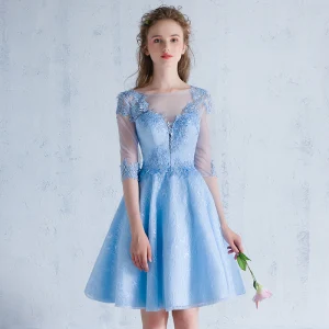 Chic Belle Bleu Ciel De Retour Robe De Graduation 2018 Princesse Appliques Encolure Dégagée Dos Nu 1 2 Manches Courte Robe De Ceremonie