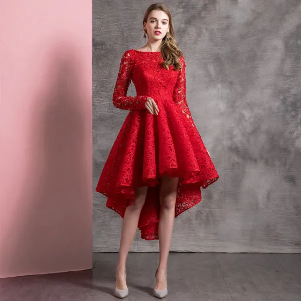 Chic / Belle Couleur Unie Rouge Robe De Cocktail 2019 Princesse Encolure Dégagée Dentelle Fleur Manches Longues Asymétrique Robe De Ceremonie