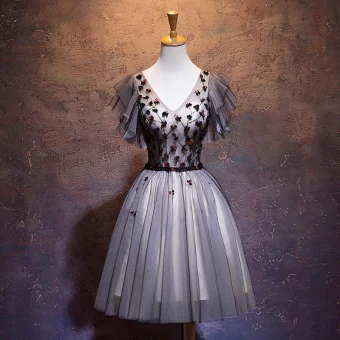 Chic Beautiful Black Homecoming Graduation Dresses 2019 A Line Princess V Neck Beading Crystal Appliques Short Sleeve Backless Bow Short Formal Dresses