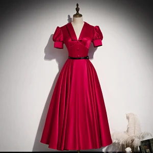 Vintage Originale Bordeaux Robe De Bal 2021 Princesse Ceinture V Cou Satin Manches Courtes Dos Nu Thé Longueur Promo Robe De Ceremonie