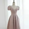 Vintage / Retro Dusky Pink Prom Dresses 2021 A-Line / Princess V-Neck Pearl Rhinestone Short Sleeve Backless Floor-Length / Long Prom Formal Dresses