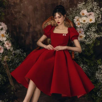 Simple Bordeaux De Retour Robe De Graduation 2021 Princesse Encolure Carrée Manches Courtes Dos Nu Thé Longueur Robe De Ceremonie