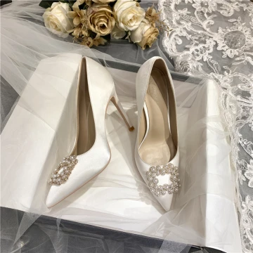 Eleganta Elfenben Satin Pärla Rhinestone Brudskor 2021 10 Cm Stilettklackar Spetsiga Bröllop Pumps Högklackade