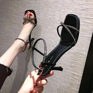 Romain Sexy Noire Vêtement De Rue Faux Diamant Sandales Femme 2021 Bride Cheville 7 Cm Talons Aiguilles Peep Toes Bout Ouvert Sandales Talons Hauts