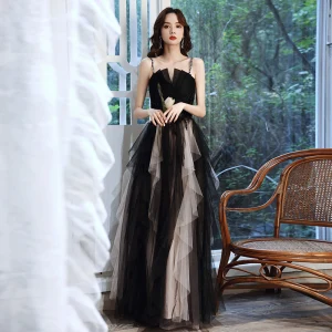 Abordable Noire Volants Robe De Bal 2021 Princesse Bretelles Spaghetti Perlage Paillettes En Dentelle Fleur Sans Manches Dos Nu Longue Promo Robe De Ceremonie