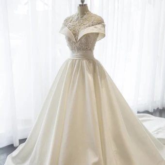Chinese Style White Wedding Dresses 2017 High Neck Short Sleeve Backless Beading Sequins Ruffle Satin Lace Chapel Train