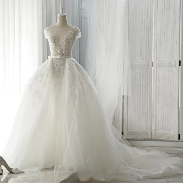 Chic Belle Ivoire Robe De Mariée 2017 Manches Courtes Appliques En Dentelle Dos Nu Volants Tulle Ceinture Détachable Tribunal Train