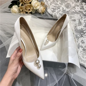 Eleganta Elfenben Pärla Satin Brudskor 2021 8 Cm Stilettklackar Spetsiga Bröllop Pumps Högklackade