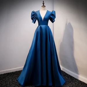 Vintage Kongeblå Satin Ballkjoler 2021 Prinsesse V Hals Bell Ermer Ryggløse Lange Ball Formelle Kjoler