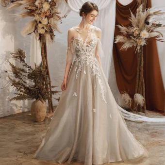 Modern Fashion Grey Prom Dresses 2021 A Line Princess Halter Beading Lace Flower Short Sleeve Backless Sweep Train Prom Formal Dresses