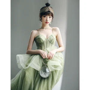 Chic Belle Volants En Cascade Vert Cendré Robe De Bal 2021 Princesse Bretelles Spaghetti Sans Manches Dos Nu Tribunal Train Promo Robe De Ceremonie
