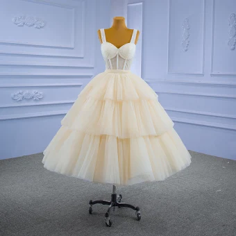 Charmant Champagne Perlage Paillettes Cristal Robe De Bal 2021 Robe Boule Encolure Carrée Sans Manches Dos Nu Thé Longueur Promo Robe De Ceremonie