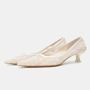 Charming Beige Lace Flower Wedding Shoes 2021 3 Cm Stiletto Heels Low Heel Pointed Toe Wedding Pumps High Heels