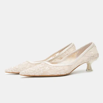 Charming Beige Lace Flower Wedding Shoes 2021 3 Cm Stiletto Heels Low Heel Pointed Toe Wedding Pumps High Heels