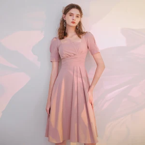 Enkel Rødmende Rosa Homecoming Graduation Kjoler 2021 Prinsesse Firkantet Hals Korte Ermer Te Lengde Formelle Kjoler