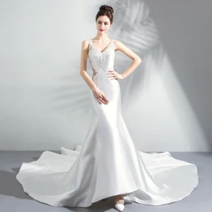Charming Ivory Evening Dresses 2019 Trumpet Mermaid Sleeveless Crystal Sequins Lace Flower V Neck Backless Cathedral Train Formal Dresses