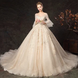 Elegant Champagne Brudekjoler 2019 Ballkjole V Hals Blonder Blomst Bell Ermer Ryggløse Cathedral Train